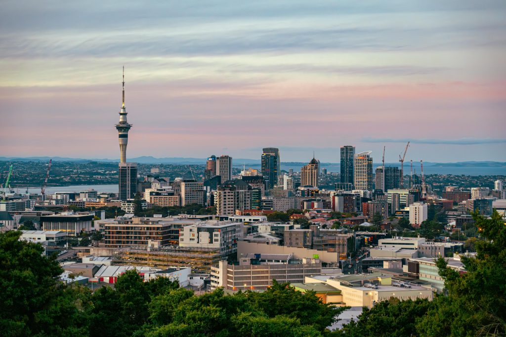 Trabaja como asistente escolar en Australia y Nueva Zelanda